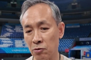 许利民:卢伟是一个非常优秀的年轻的教练 他非常有潜能配图