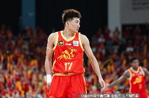 媒体人：孙铭徽的脚肿到只能穿大两码的鞋 广厦有他没他是两支队配图