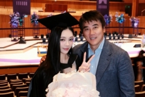 李明女儿回应父亲被禁足5年：有些事，时间会给出答案配图