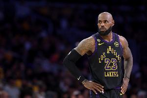 JR:刚去骑士时任务就是防守 在詹姆斯身边打球一切都变得很简单配图