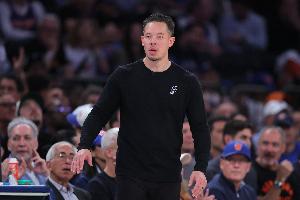 贝弗利:福克斯打得太烂本该打替补 这就是普通教练和名帅的差别配图